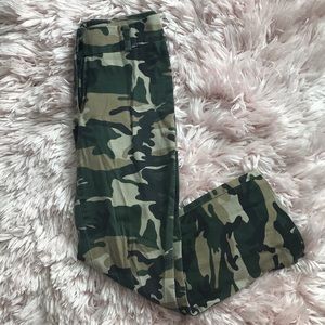 Capri Camo Jeans